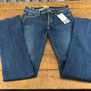 Mother jeans the runaway in flowers from the storm size 25 new with tags.